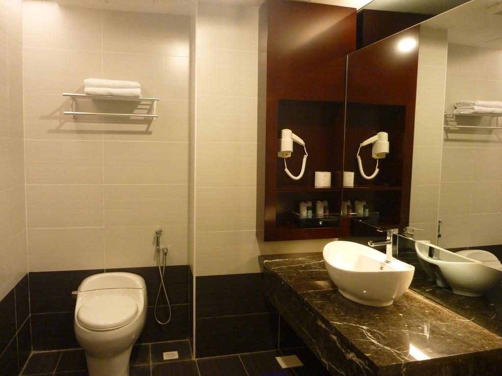 Pariss Hotel Johor Bahru Extérieur photo