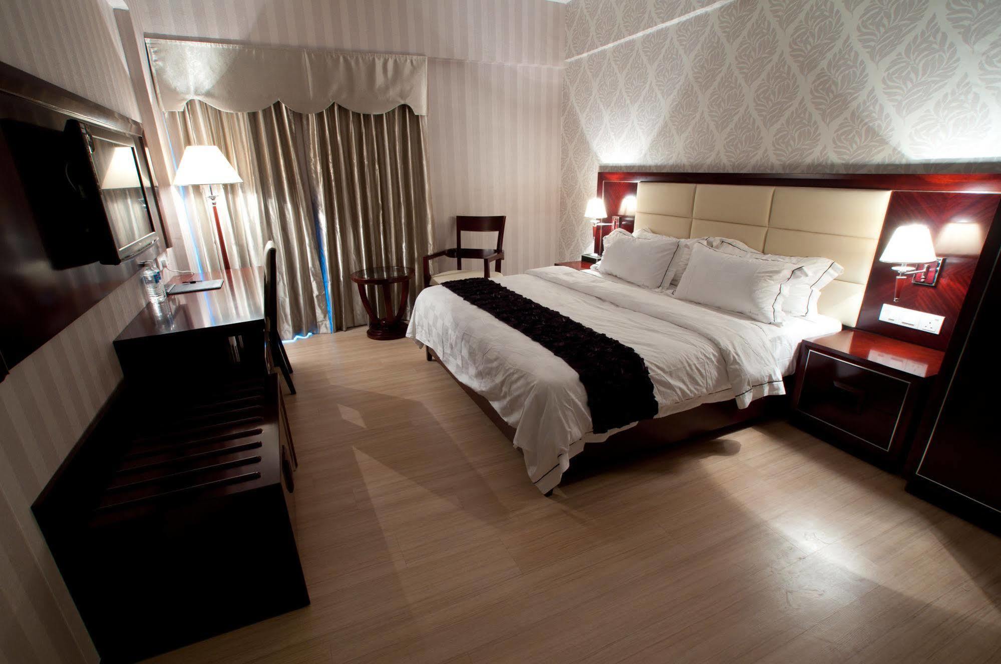 Pariss Hotel Johor Bahru Extérieur photo