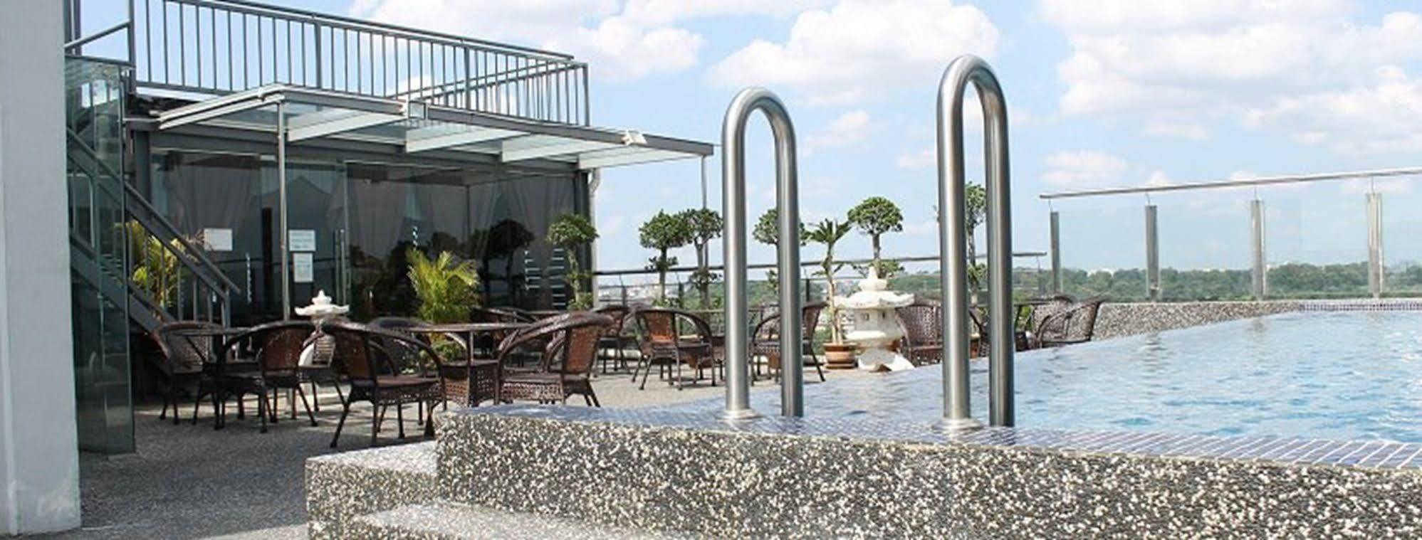 Pariss Hotel Johor Bahru Extérieur photo